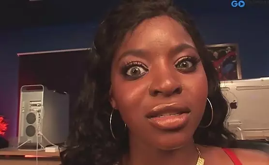 Ebony Giving Energetic Blowjobs